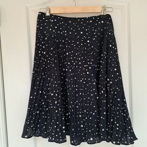 Ann Taylor Navy and white polka dot size 12/L pleated flare skirt